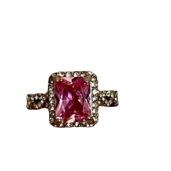 🔥2/$24 or 3/$30🔥 Elegant Square Ring size 7. Cubic zirconia inlay. - Picture 3 of 8